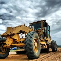 求带平整功能的激光平地机，鱼塘改造